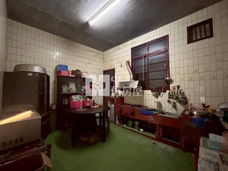 體育園區透天店面房屋室內格局與周邊環境