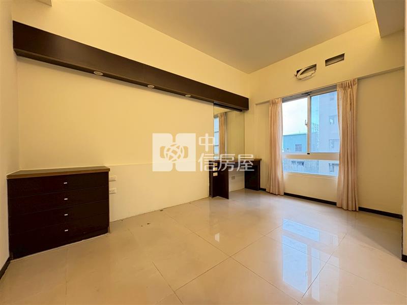 內新國小震後大三房平車房屋室內格局與周邊環境