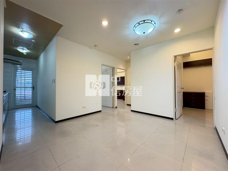 內新國小震後大三房平車房屋室內格局與周邊環境