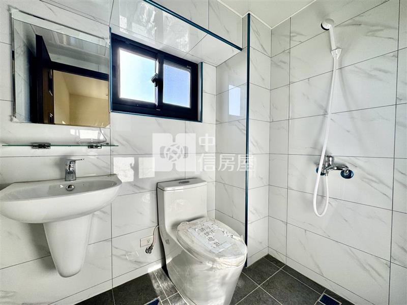 近中壢市區新建美別墅(2年屋)房屋室內格局與周邊環境