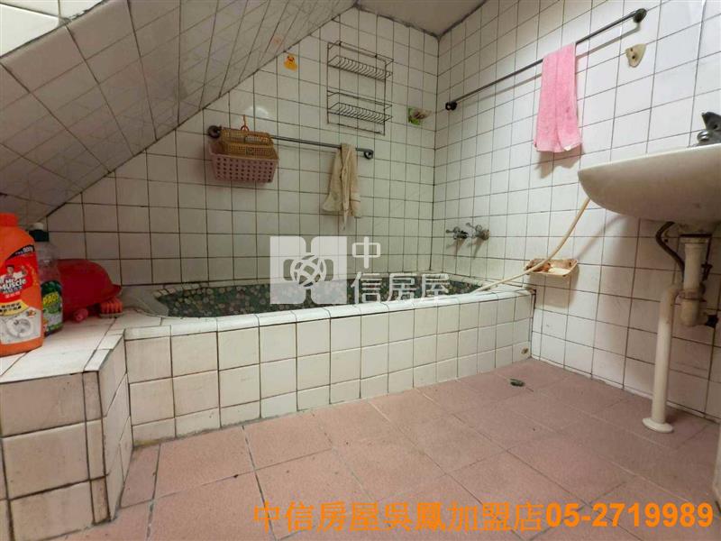 吳鳳科大俗透天房屋室內格局與周邊環境