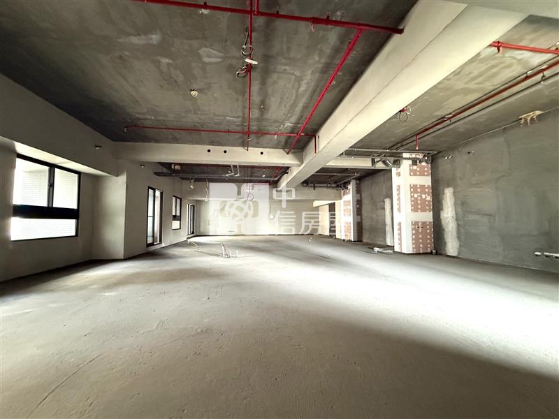 由鉅大謙甲棟毛胚雙平車房屋室內格局與周邊環境