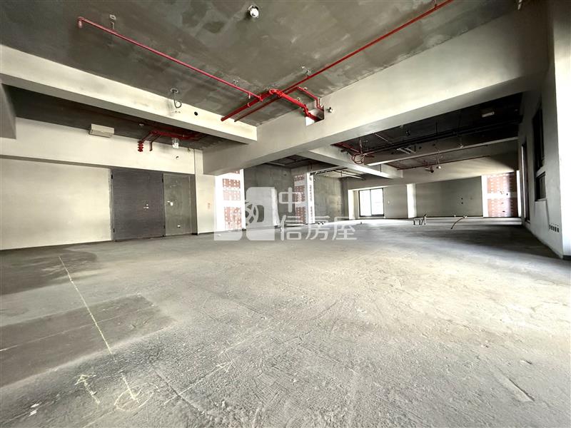 由鉅大謙甲棟毛胚雙平車房屋室內格局與周邊環境