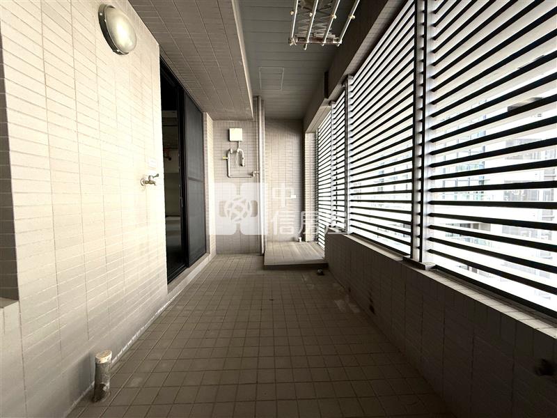 由鉅大謙甲棟毛胚雙平車房屋室內格局與周邊環境