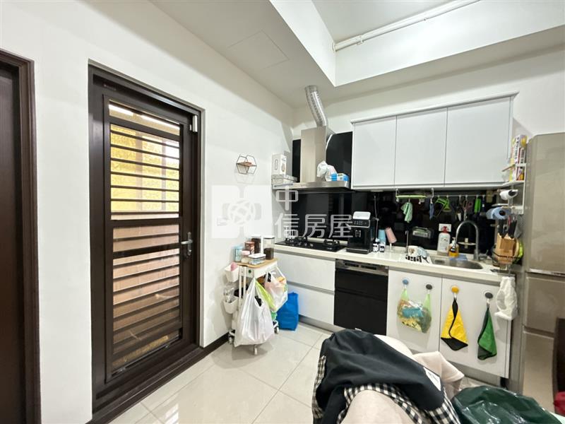 專任★近青埔面寬5.7米雙車位美別墅房屋室內格局與周邊環境