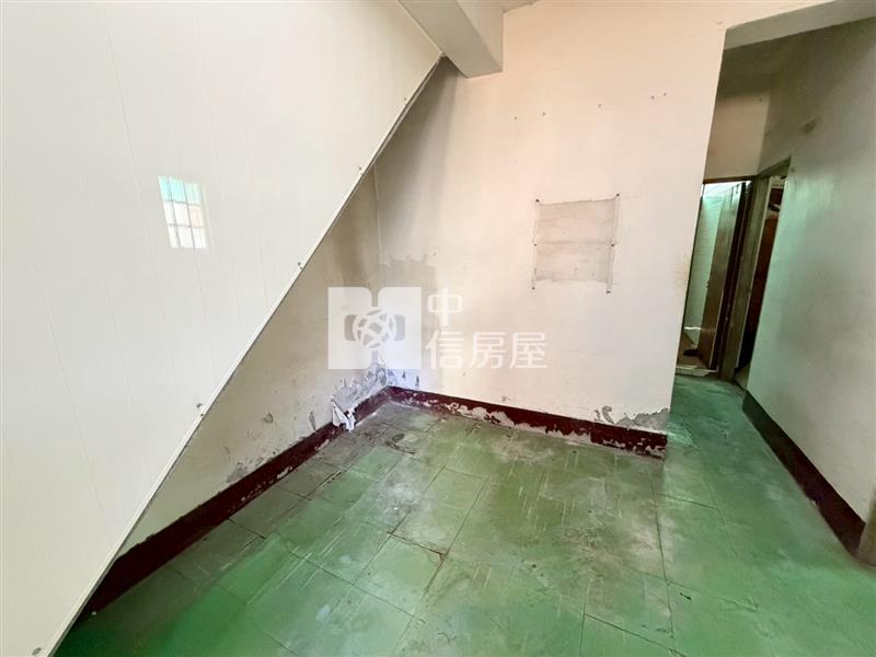 ●七堵東新街火車站旁5房房屋室內格局與周邊環境