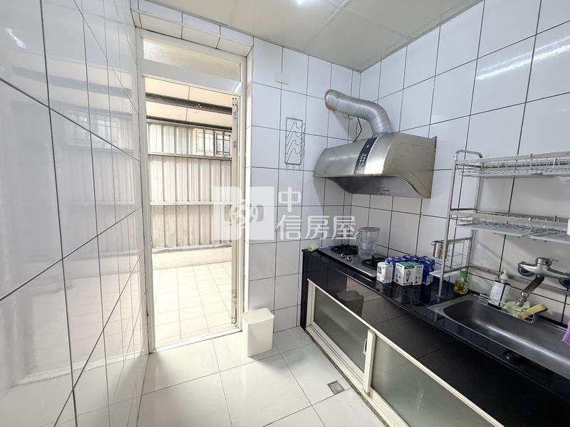 中壢區崁頂路面寬3房透天房屋室內格局與周邊環境