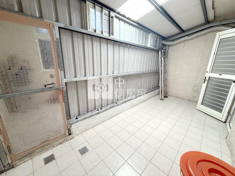 中壢區崁頂路面寬3房透天房屋室內格局與周邊環境