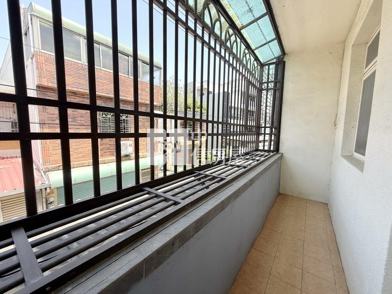 中壢區崁頂路面寬3房透天房屋室內格局與周邊環境