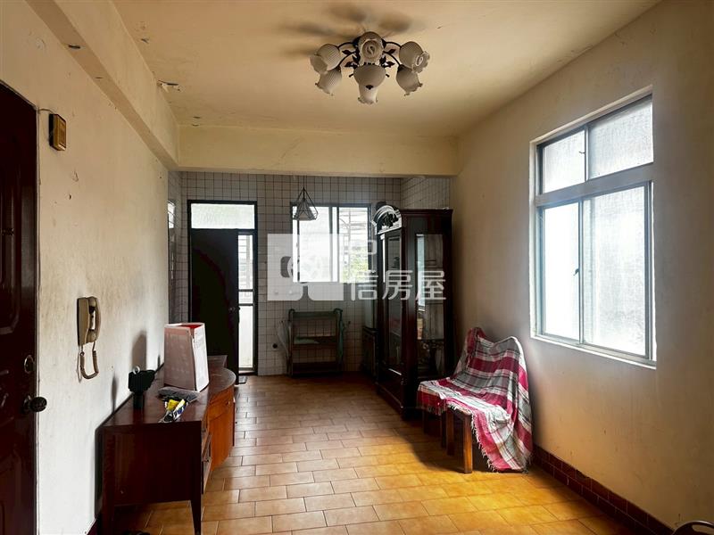 ▲暖暖警察局旁三樓房屋室內格局與周邊環境