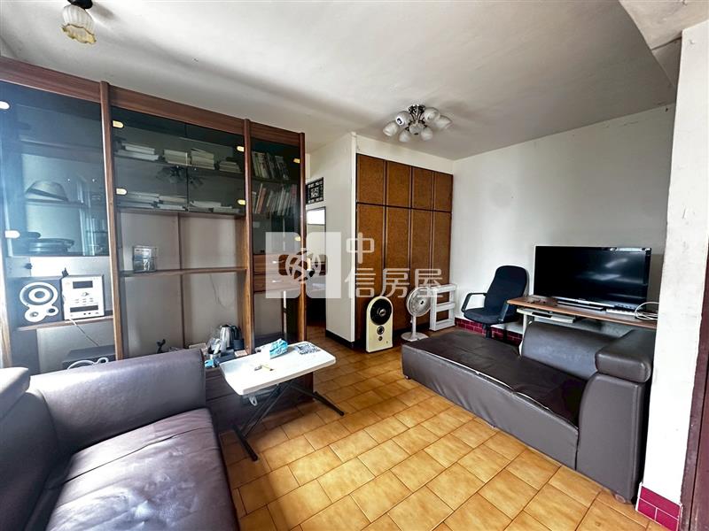 ▲暖暖警察局旁三樓房屋室內格局與周邊環境