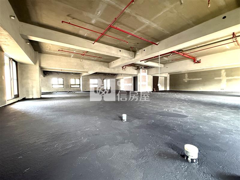 由鉅大謙丙棟毛胚六平車房屋室內格局與周邊環境