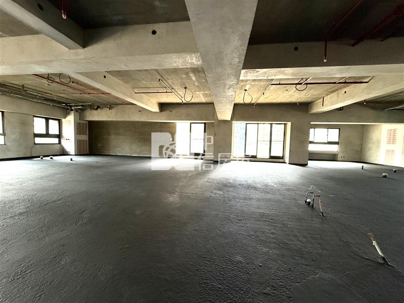 由鉅大謙丙棟毛胚六平車房屋室內格局與周邊環境