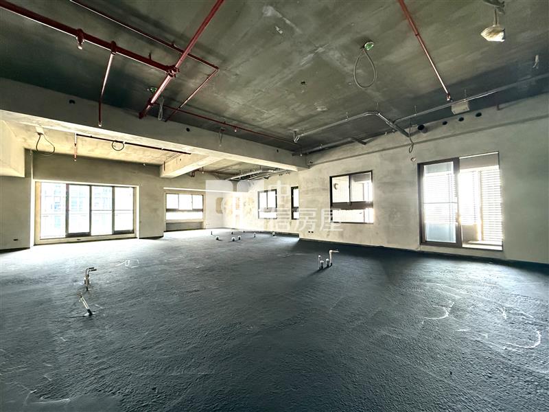 由鉅大謙丙棟毛胚六平車房屋室內格局與周邊環境