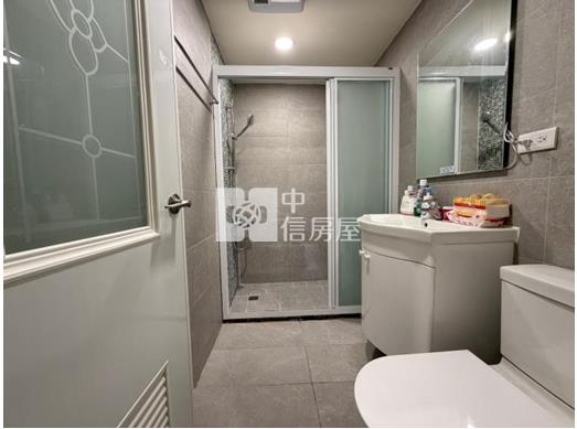 巨蛋商圈翻新三房平車房屋室內格局與周邊環境