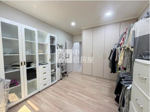 巨蛋商圈翻新三房平車房屋室內格局與周邊環境