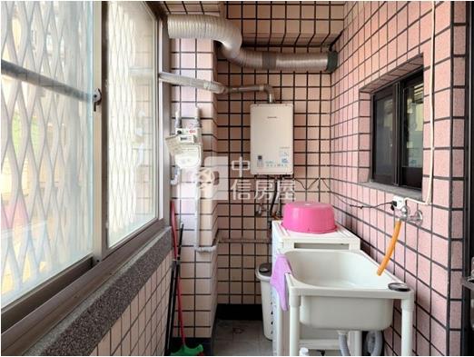 巨蛋商圈翻新三房平車房屋室內格局與周邊環境