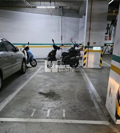 巨蛋商圈翻新三房平車房屋室內格局與周邊環境