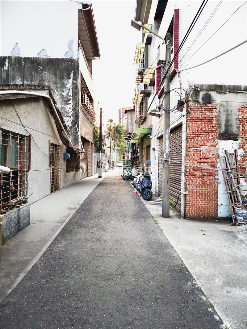 近大灣交流道22.6坪建地房屋室內格局與周邊環境