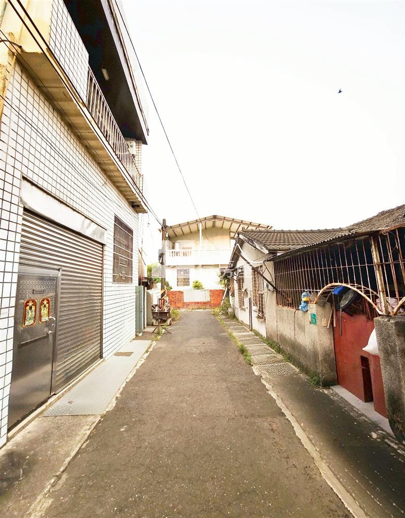 近大灣交流道22.6坪建地房屋室內格局與周邊環境