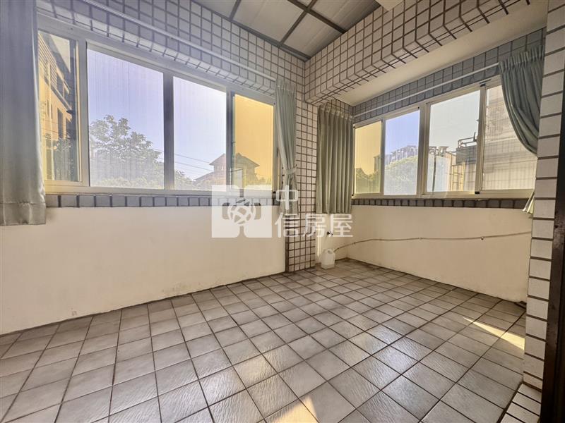 楊梅瑞塘國小 邊間大透天房屋室內格局與周邊環境