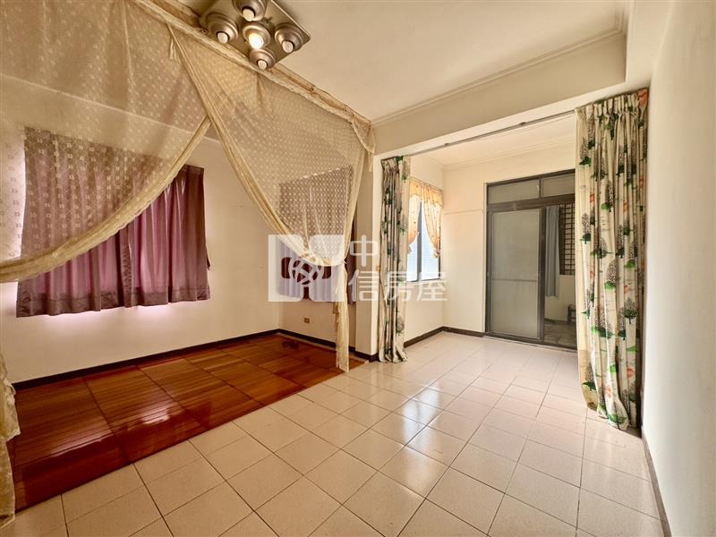 楊梅瑞塘國小 邊間大透天房屋室內格局與周邊環境