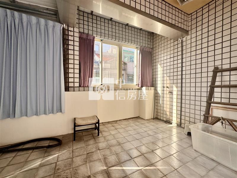 楊梅瑞塘國小 邊間大透天房屋室內格局與周邊環境