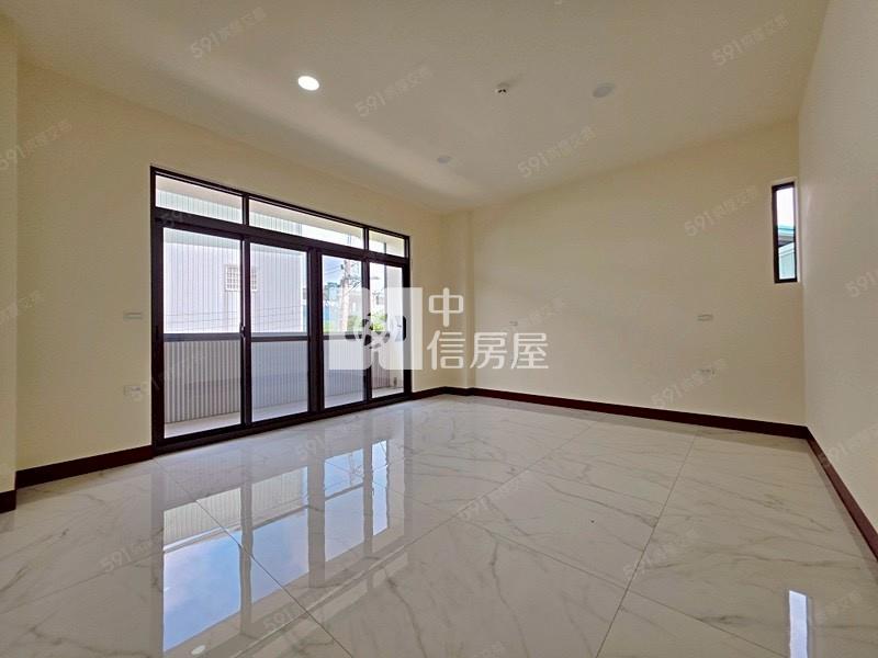 潭子全新鋼骨庭院透天房屋室內格局與周邊環境