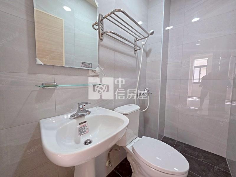 潭子全新鋼骨庭院透天房屋室內格局與周邊環境