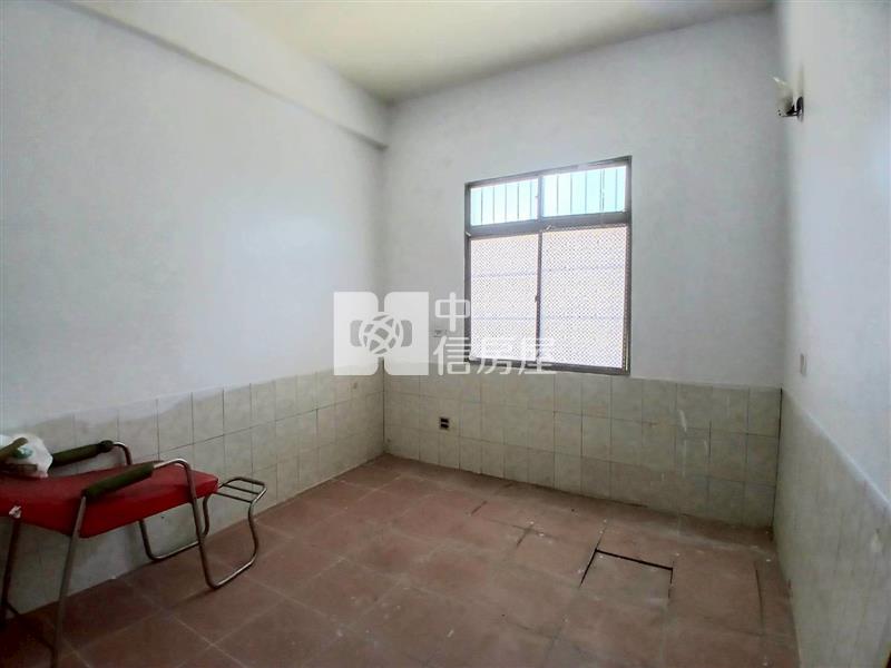 旗山大地坪低總價大面寬超值透天房屋室內格局與周邊環境