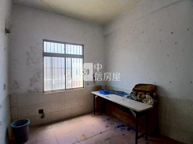 旗山大地坪低總價大面寬超值透天房屋室內格局與周邊環境