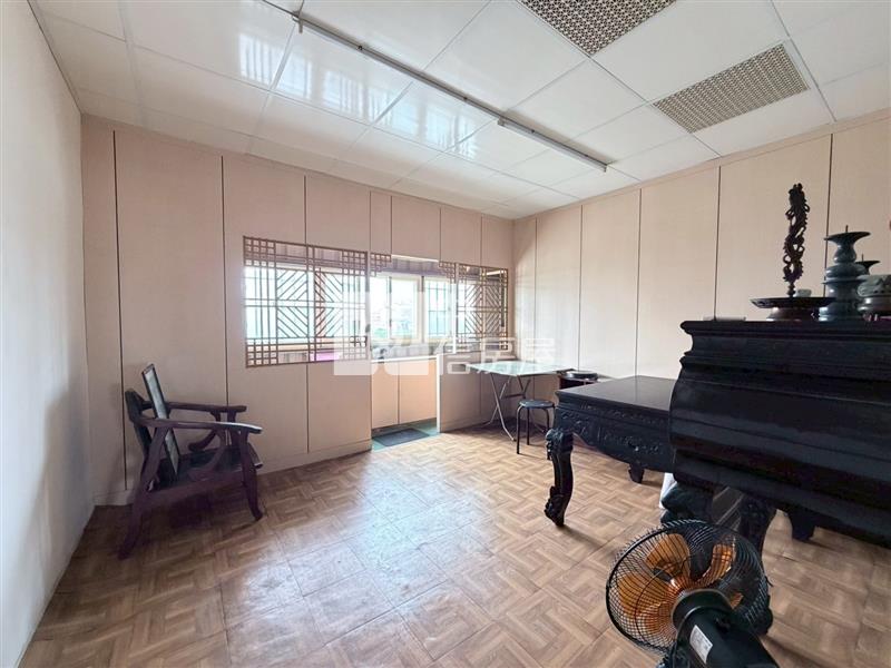 (專委)藝文特區南平運動中心正對面透天店面房屋室內格局與周邊環境