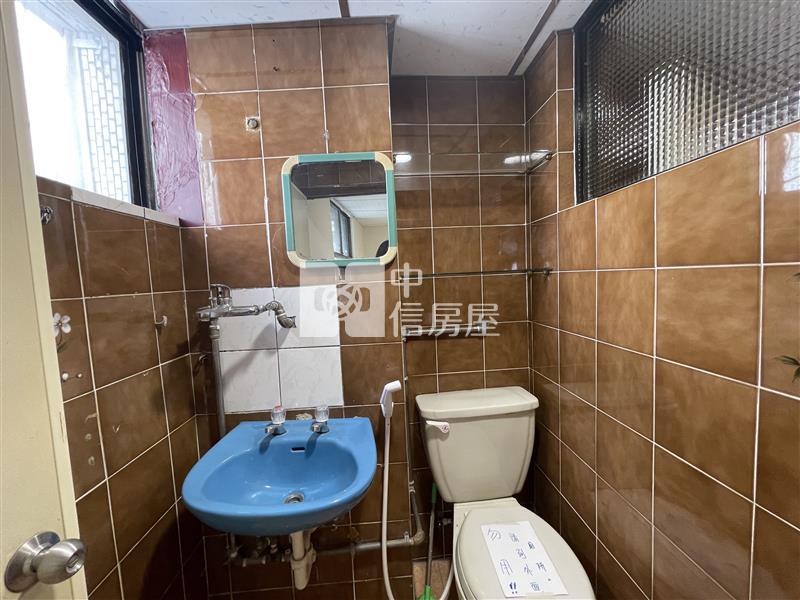 鹽埕埔商圈捷運站電梯2房房屋室內格局與周邊環境