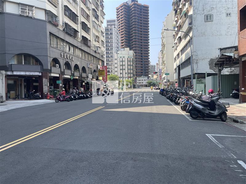 鹽埕埔商圈捷運站電梯2房房屋室內格局與周邊環境