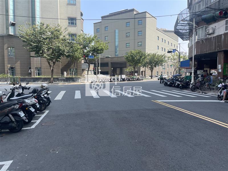 鹽埕埔商圈捷運站電梯2房房屋室內格局與周邊環境