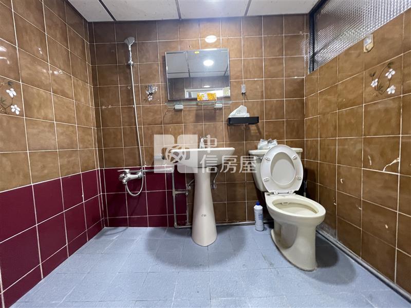 鹽埕埔商圈捷運站電梯2房房屋室內格局與周邊環境