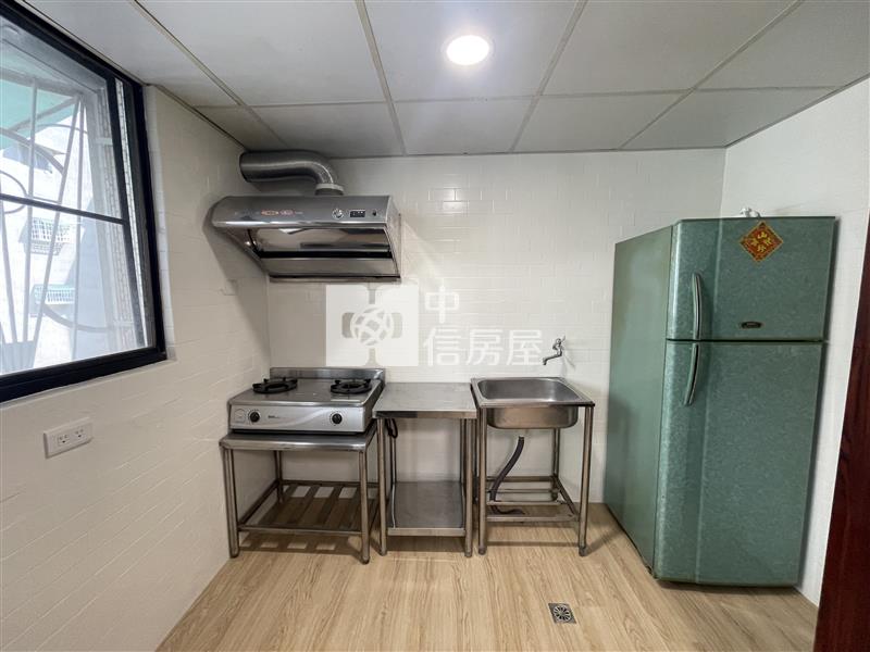 鹽埕埔商圈捷運站電梯2房房屋室內格局與周邊環境