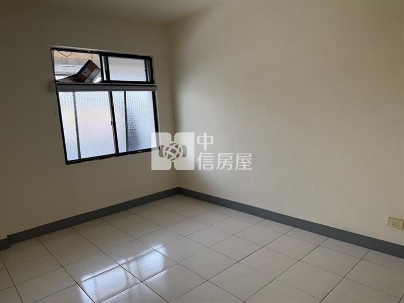 高雄小港5樓大公寓(有專屬平面車位)房屋室內格局與周邊環境