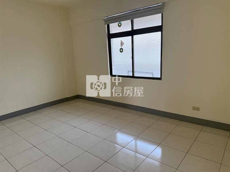 高雄小港5樓大公寓(有專屬平面車位)房屋室內格局與周邊環境