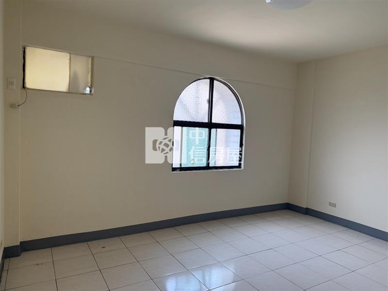 高雄小港5樓大公寓(有專屬平面車位)房屋室內格局與周邊環境