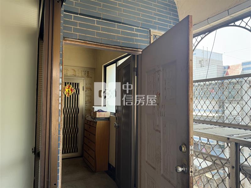 高雄小港5樓大公寓(有專屬平面車位)房屋室內格局與周邊環境