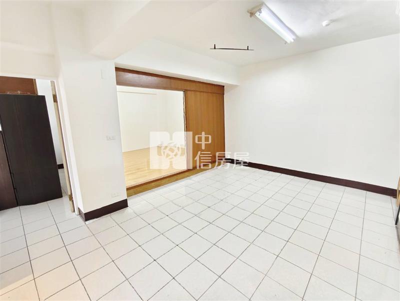 內壢環中商圈小資成家美2房房屋室內格局與周邊環境