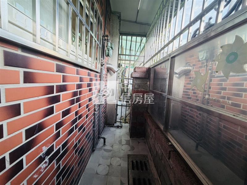 忠孝整新1+2車位美廈房屋室內格局與周邊環境