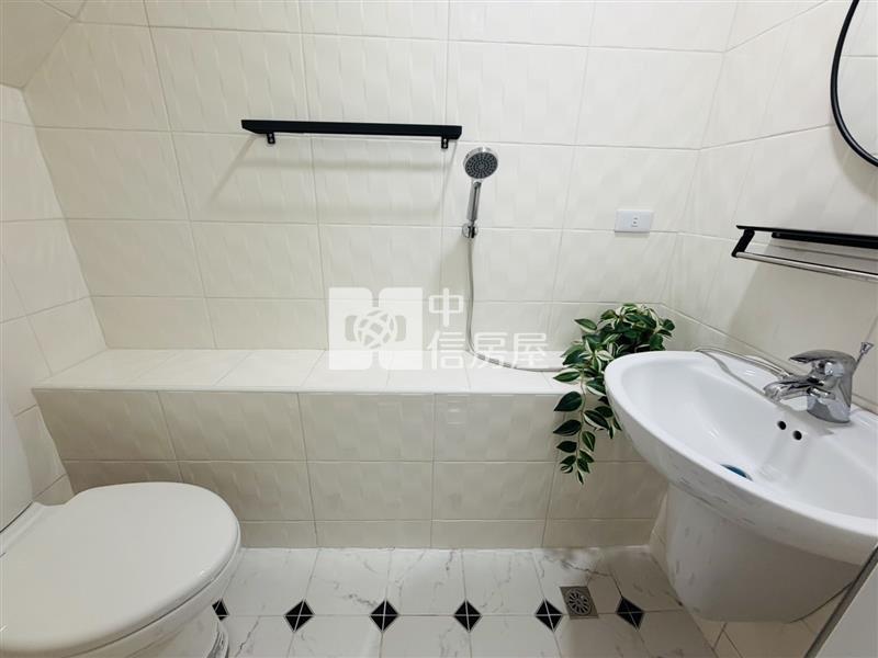 忠孝整新1+2車位美廈房屋室內格局與周邊環境