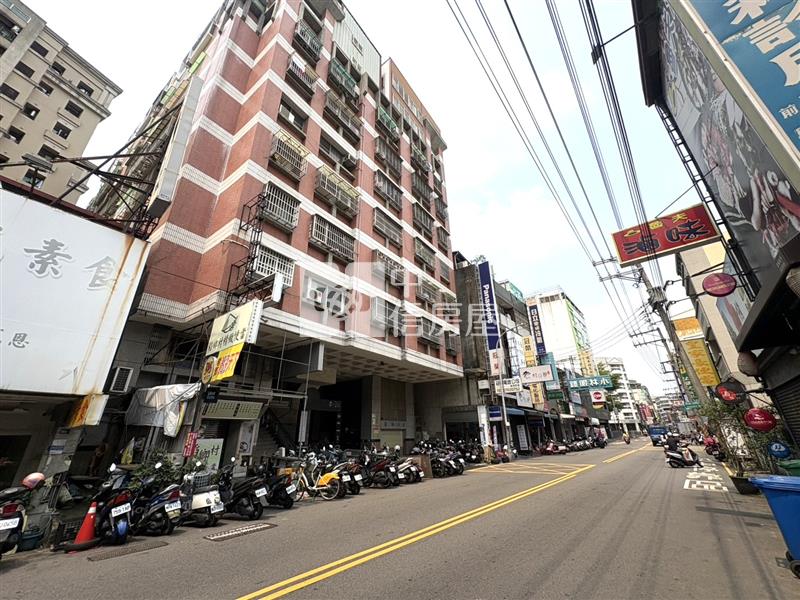 西屯路電梯收租三套房房屋室內格局與周邊環境