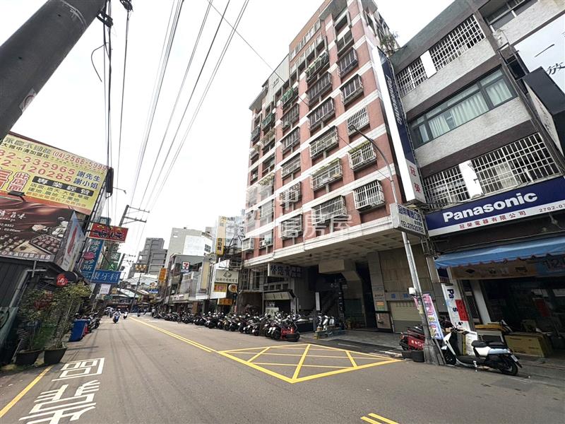 西屯路蓋特大樓收租三套房房屋室內格局與周邊環境