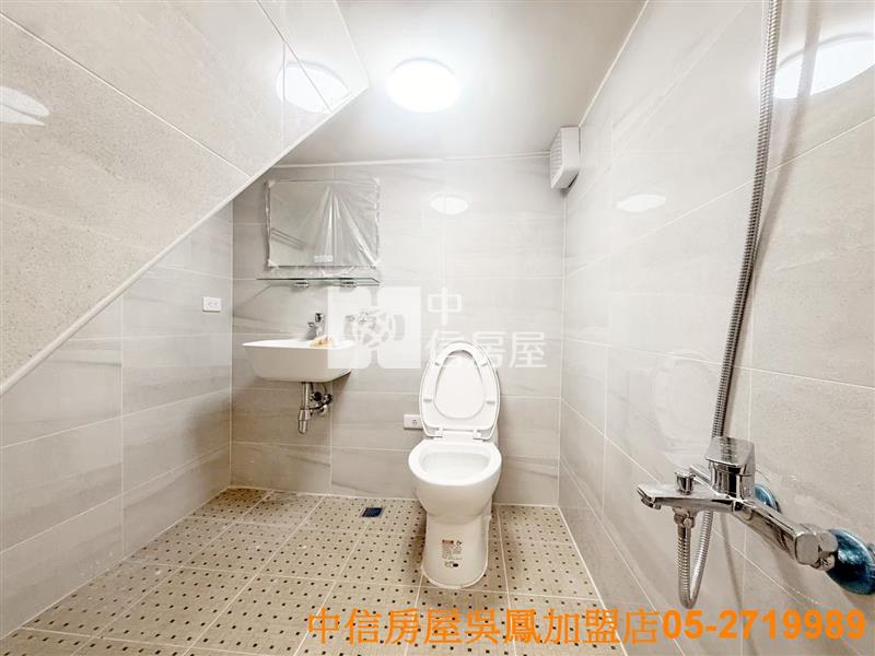 民雄TOYOTA漂亮車庫美別墅房屋室內格局與周邊環境