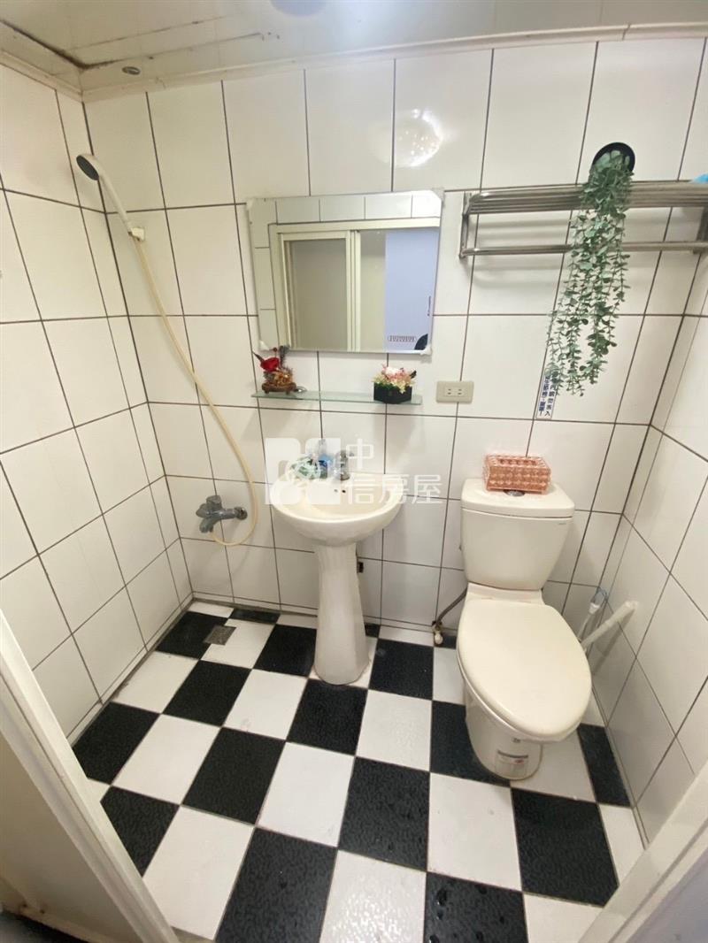 中壢夜市旁美寓4+5樓8套房房屋室內格局與周邊環境