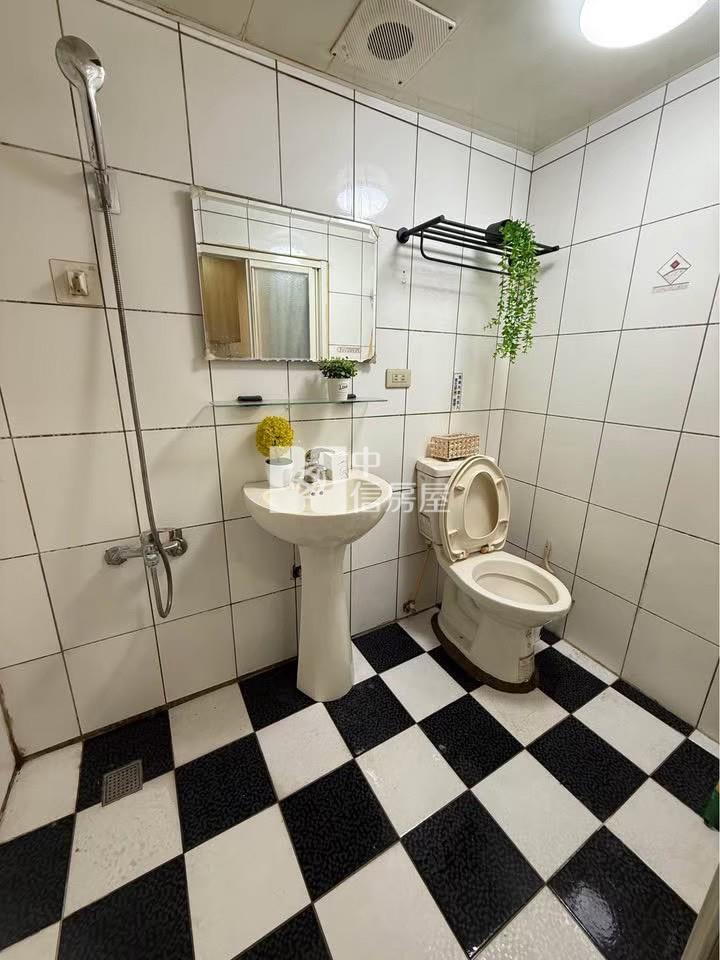 中壢夜市旁美寓4+5樓8套房房屋室內格局與周邊環境