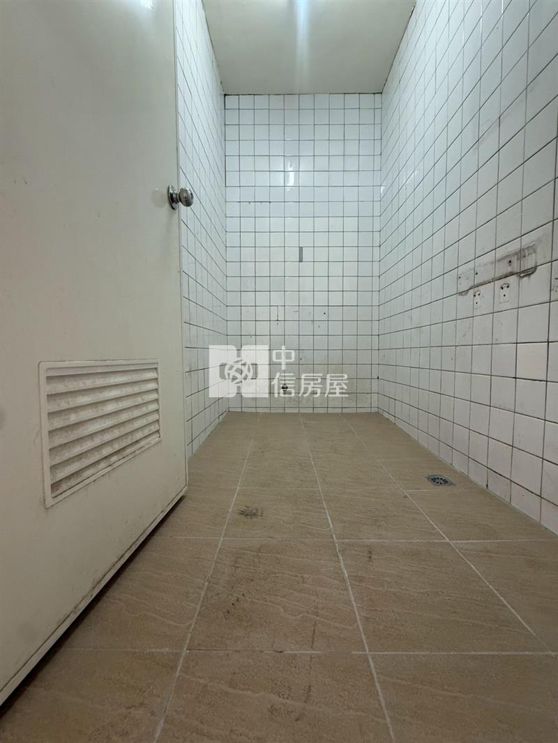 第五市場忠孝國小旁零公設改套聖品三房電梯華廈房屋室內格局與周邊環境